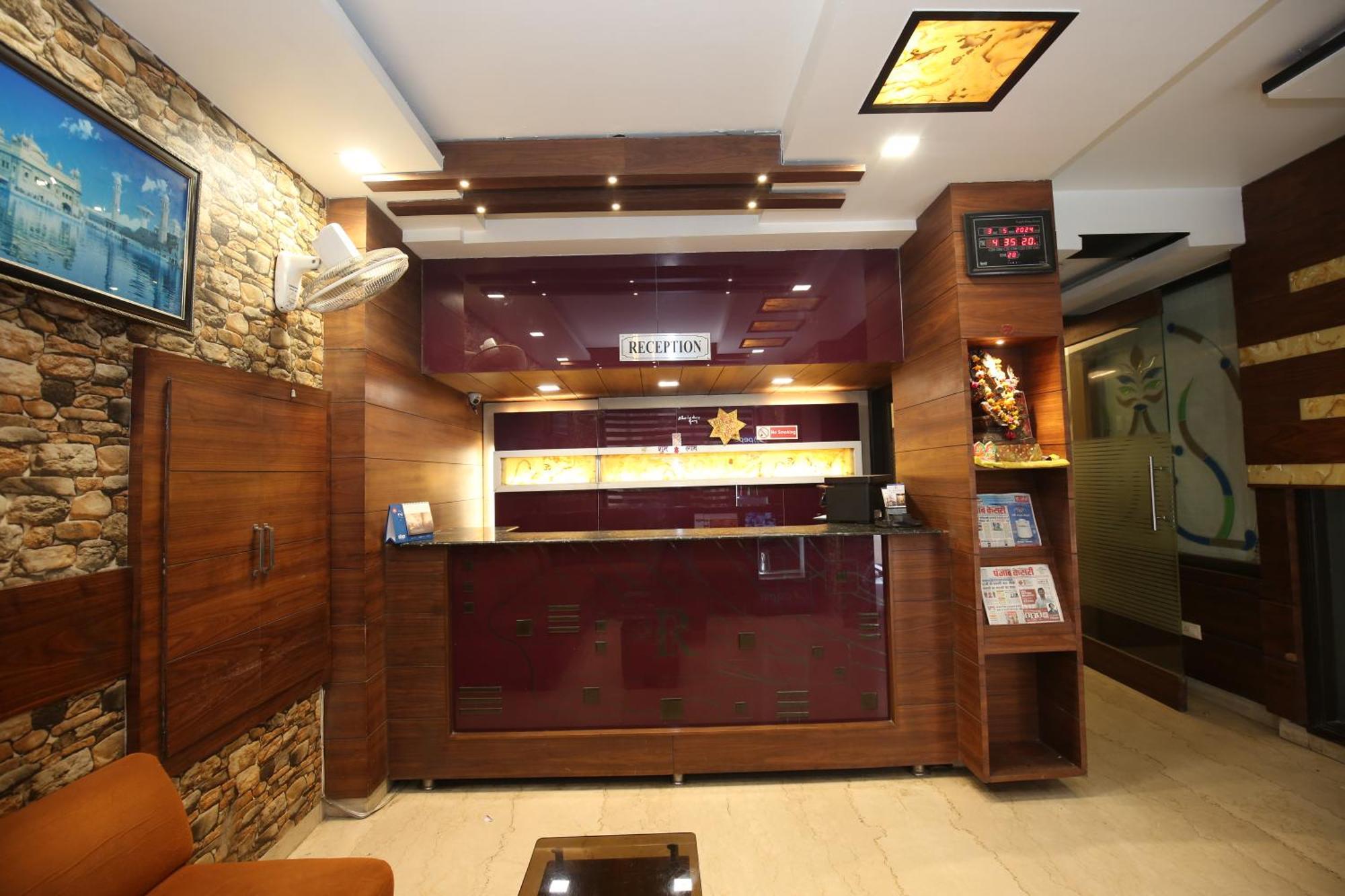 Hotel Rv Regency Амритсар Экстерьер фото